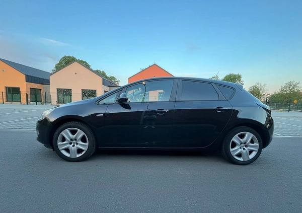 Opel Astra cena 22300 przebieg: 189300, rok produkcji 2010 z Chojnice małe 379